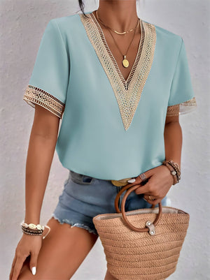 Blusa Decote V com Bordado Azul Claro 4