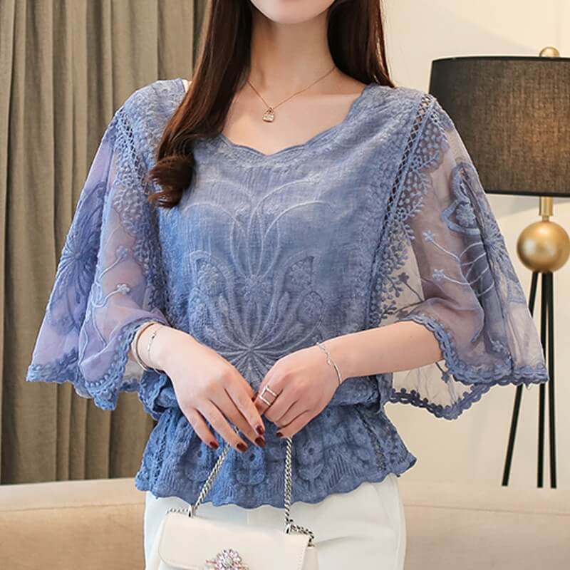 Blusa com Detalhes de Renda