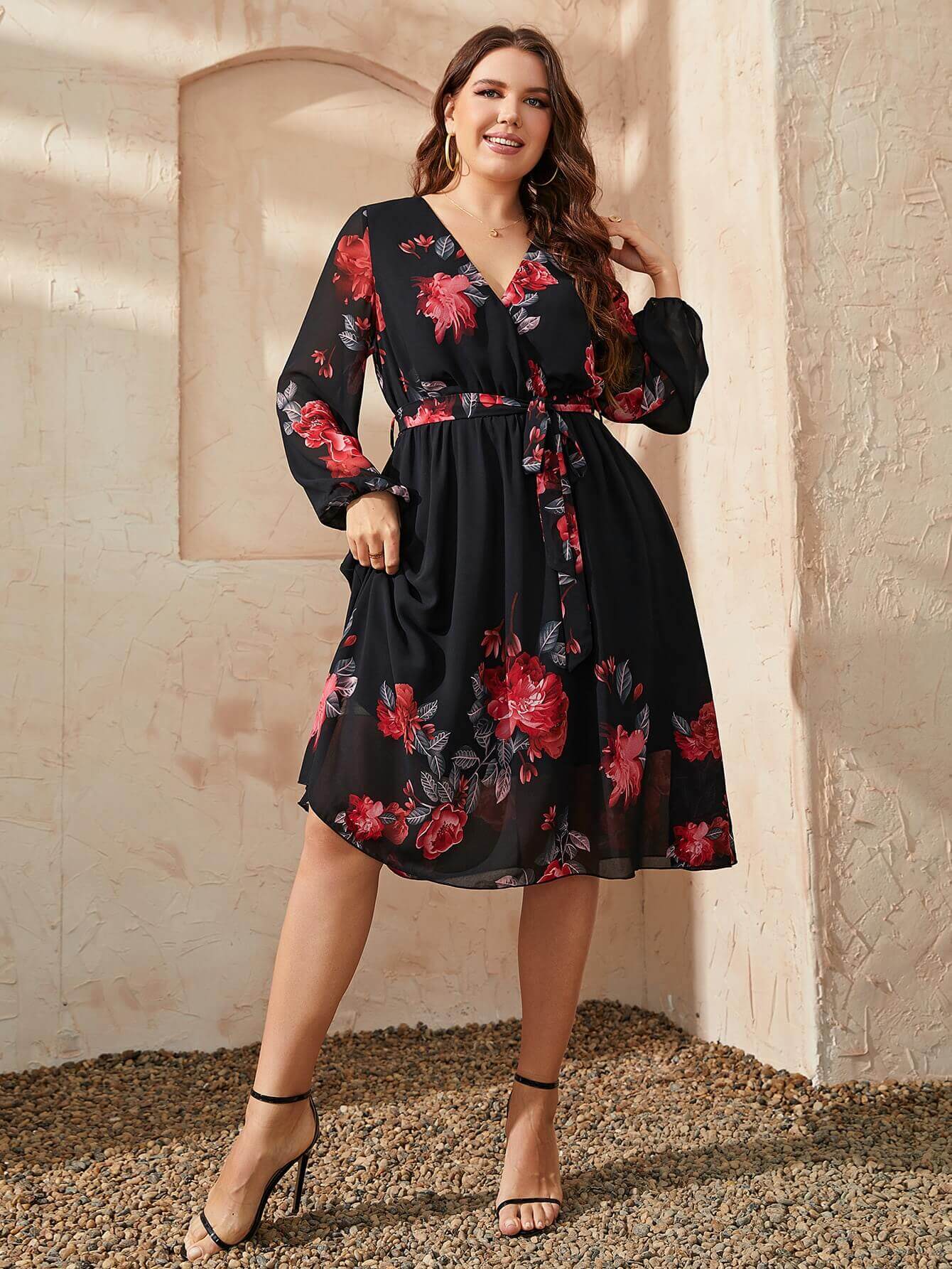Vestido Transpassado de Chiffon Plus Size Preto 1