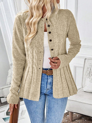 Cardigan de Lã Acinturado com Tranças e Botões Bege 08