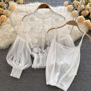 Blusa Feminina de Tule com Detalhes Bordados