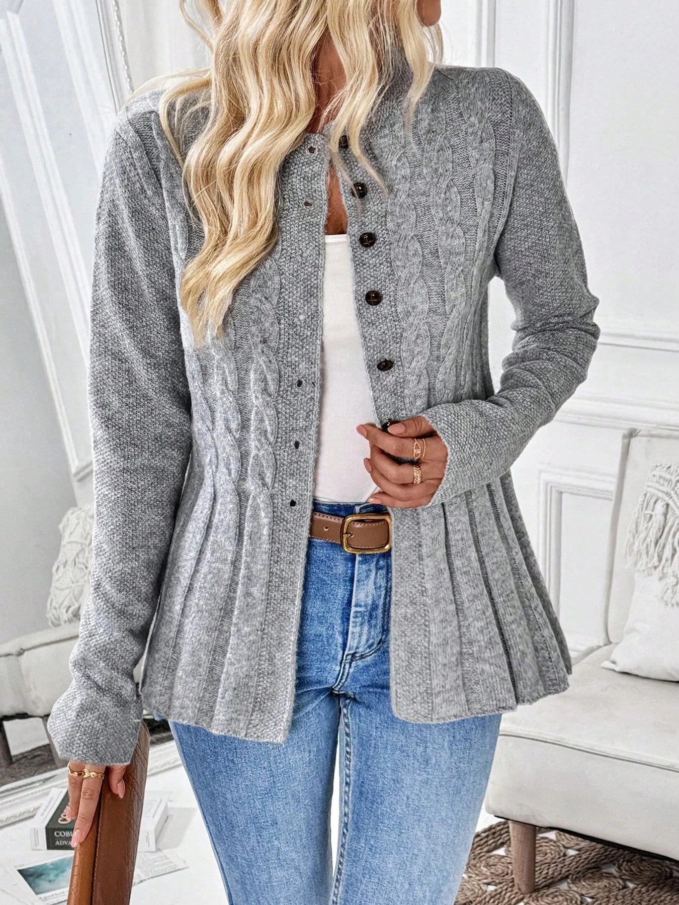 Cardigan de Lã Acinturado com Tranças e Botões Cinza 01