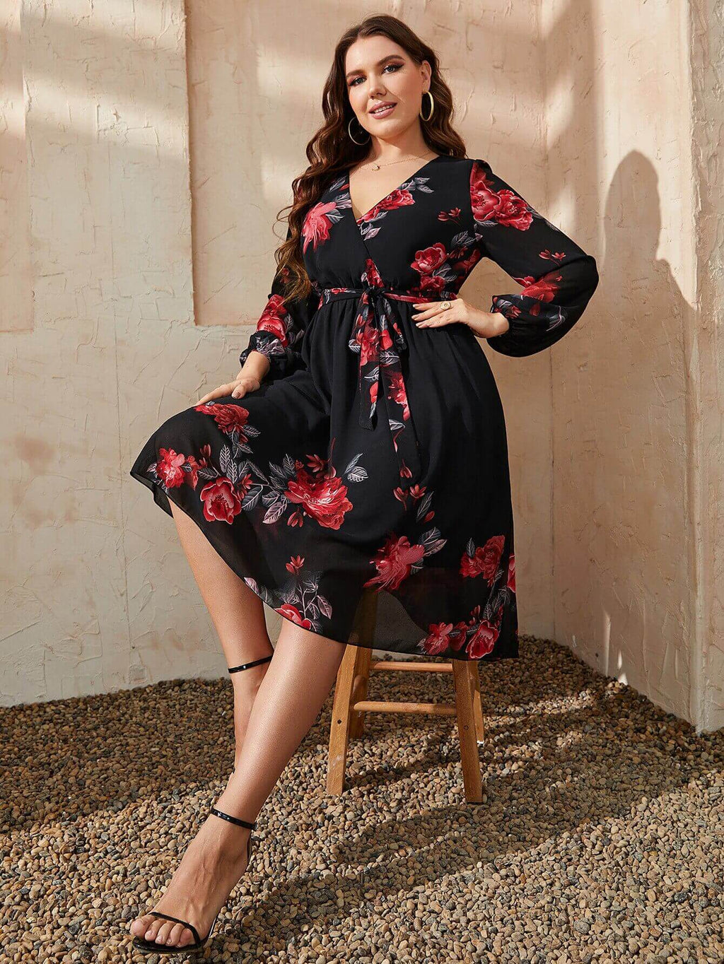 Vestido Transpassado de Chiffon Plus Size Preto 5